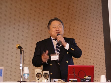 写真：桑崎氏講演の様子